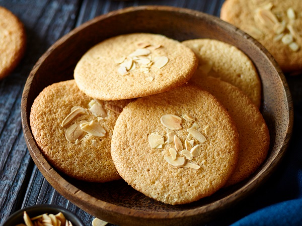 A wooden bowl of spiced egg cookies